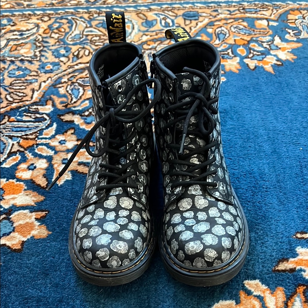 Excellent Condition Kids Dr. Martens AirWair Black & Silver Boots Sz US3 in Box